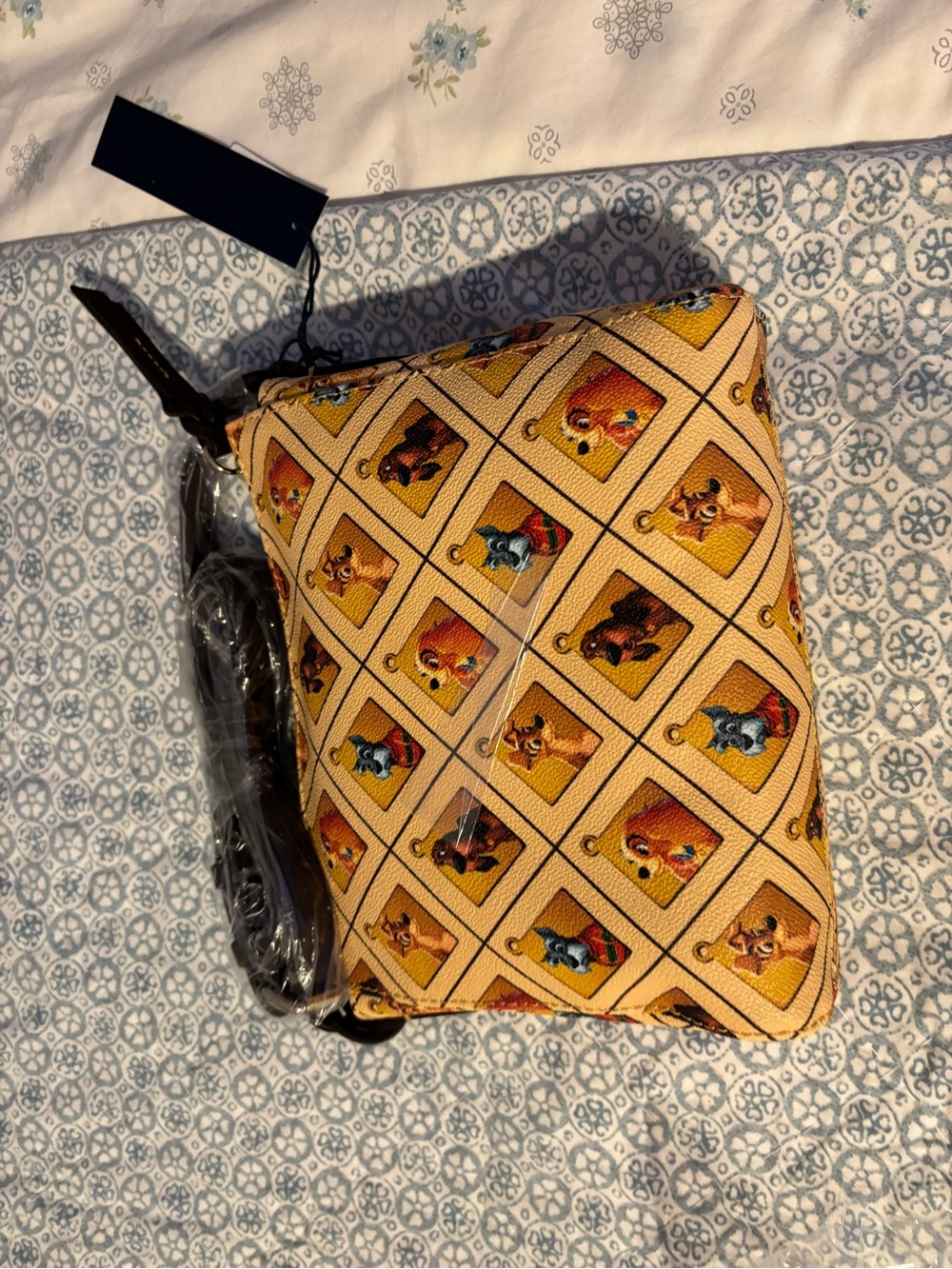 NWT Disney Dooney & Bourke 2018 Lady and the Tramp Foldover Crossbody Bag Rare - Picture 2 of 6